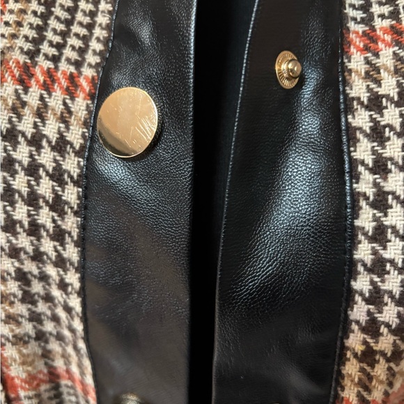 Stylish “shacket” - Picture 2 of 4